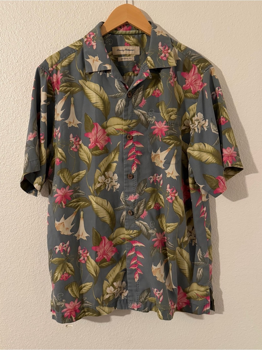 Tommy Bahama Shirt Mens Small Gray Silk Blend Floral Hawaiian Camp Button Up